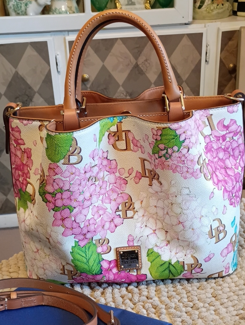 Dooney hydrangea monogram floral Brenna satchel - Picture 10 of 17